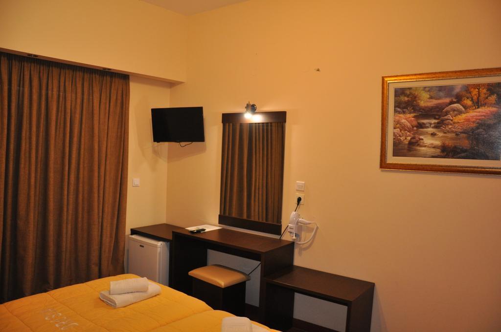 Hotel Drosia Messíni Екстериор снимка