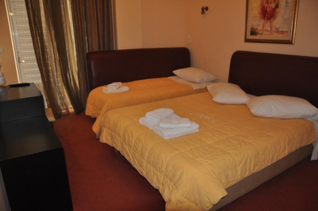 Hotel Drosia Messíni Екстериор снимка