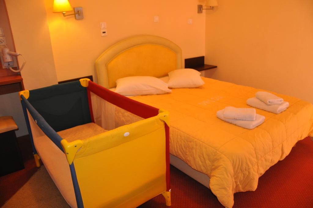 Hotel Drosia Messíni Екстериор снимка