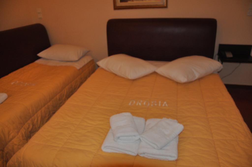 Hotel Drosia Messíni Екстериор снимка